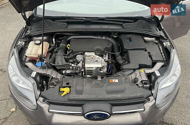Хэтчбек Ford Focus 2013 в 