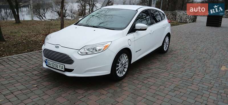 Хэтчбек Ford Focus 2013 в 
