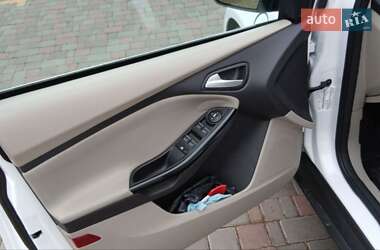Хэтчбек Ford Focus 2013 в 