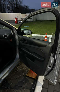 Хэтчбек Ford Focus 2006 в 