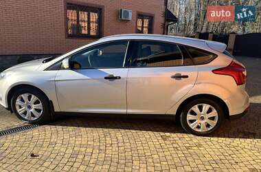 Хэтчбек Ford Focus 2011 в 