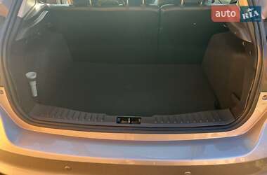 Хэтчбек Ford Focus 2011 в 