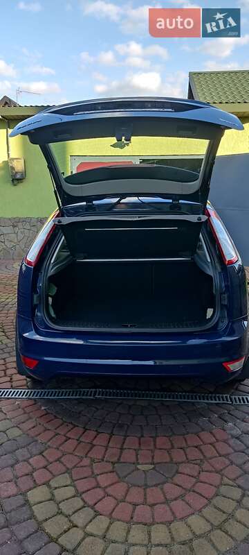 Хетчбек Ford Focus 2010 в Великих Мостах