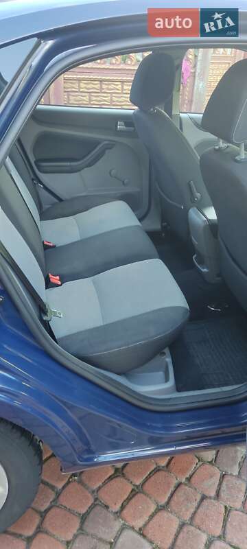 Хетчбек Ford Focus 2010 в Великих Мостах