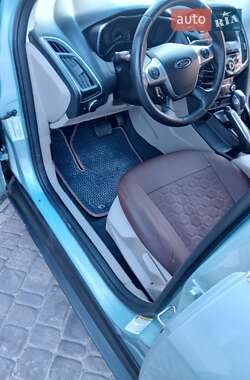 Хэтчбек Ford Focus 2012 в 