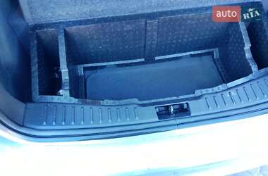 Хэтчбек Ford Focus 2012 в 