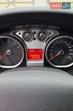 Хэтчбек Ford Focus 2011 в 