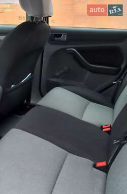 Хэтчбек Ford Focus 2011 в 