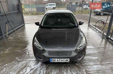 Хэтчбек Ford Focus 2015 в 