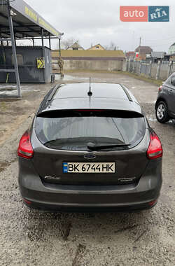 Хэтчбек Ford Focus 2015 в 