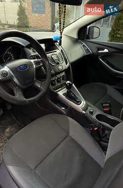 Хэтчбек Ford Focus 2011 в 