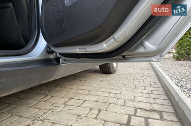 Хэтчбек Ford Focus 2011 в 