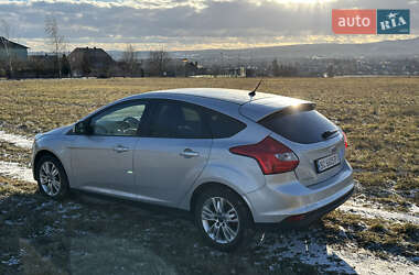 Хэтчбек Ford Focus 2011 в 