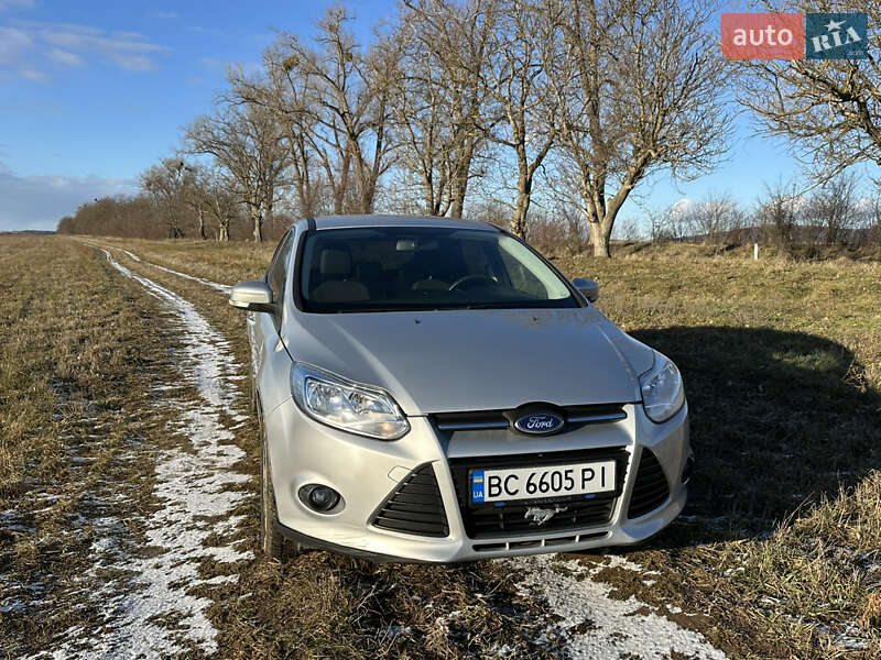 Хэтчбек Ford Focus 2011 в Черновцах