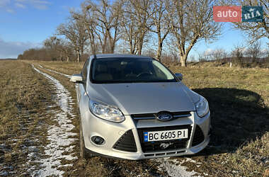Хэтчбек Ford Focus 2011 в 
