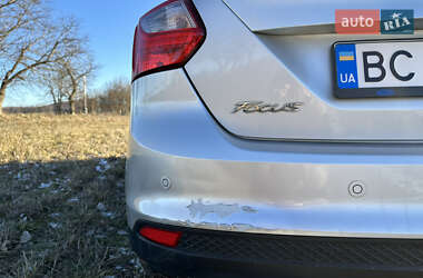 Хэтчбек Ford Focus 2011 в 
