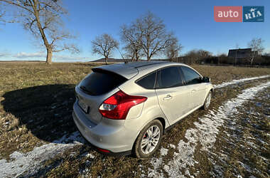Хэтчбек Ford Focus 2011 в 
