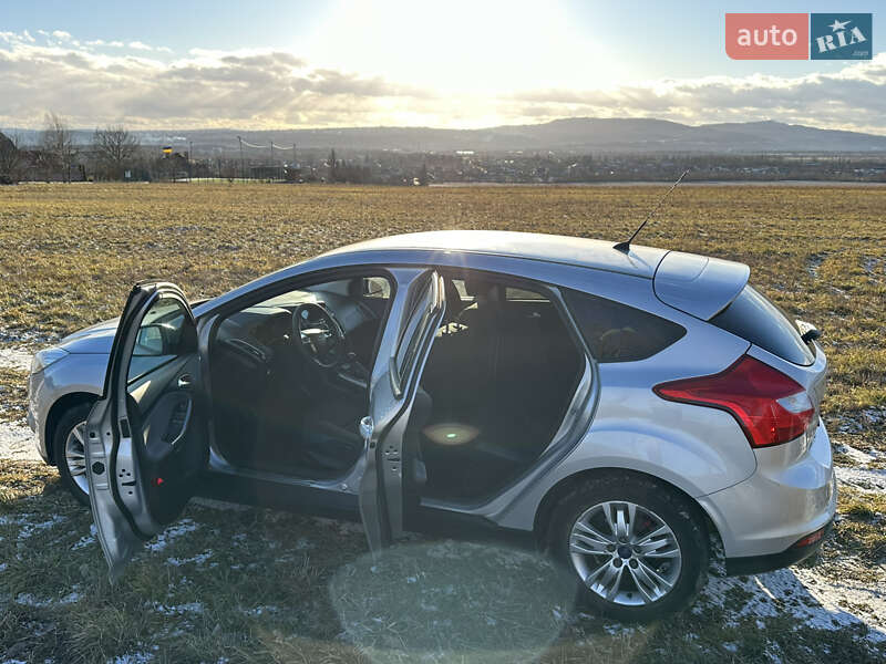 Хэтчбек Ford Focus 2011 в Черновцах