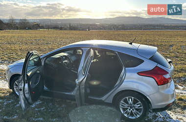 Хэтчбек Ford Focus 2011 в 
