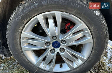 Хэтчбек Ford Focus 2011 в 