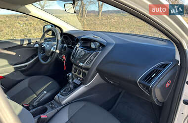 Хэтчбек Ford Focus 2011 в 
