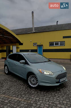 Хэтчбек Ford Focus 2013 в 
