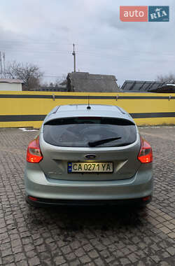 Хэтчбек Ford Focus 2013 в 