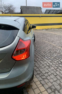 Хэтчбек Ford Focus 2013 в 