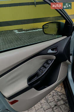 Хэтчбек Ford Focus 2013 в 