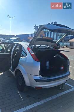 Хэтчбек Ford Focus 2005 в 