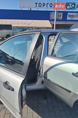 Хэтчбек Ford Focus 2005 в 