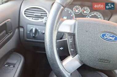 Хэтчбек Ford Focus 2005 в 
