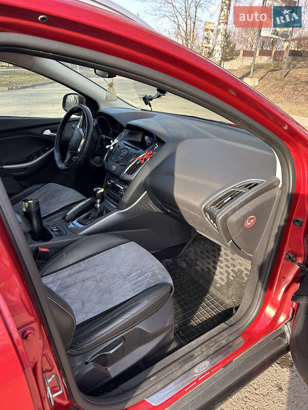 Універсал Ford Focus 2011 в Золочеві