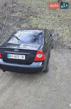 Хэтчбек Ford Focus 2007 в 