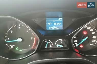 Хэтчбек Ford Focus 2011 в 