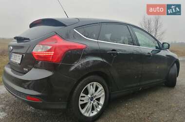 Хэтчбек Ford Focus 2011 в 