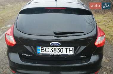 Хэтчбек Ford Focus 2011 в 
