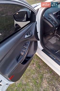 Седан Ford Focus 2015 в 