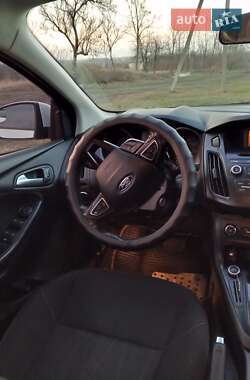 Седан Ford Focus 2015 в 