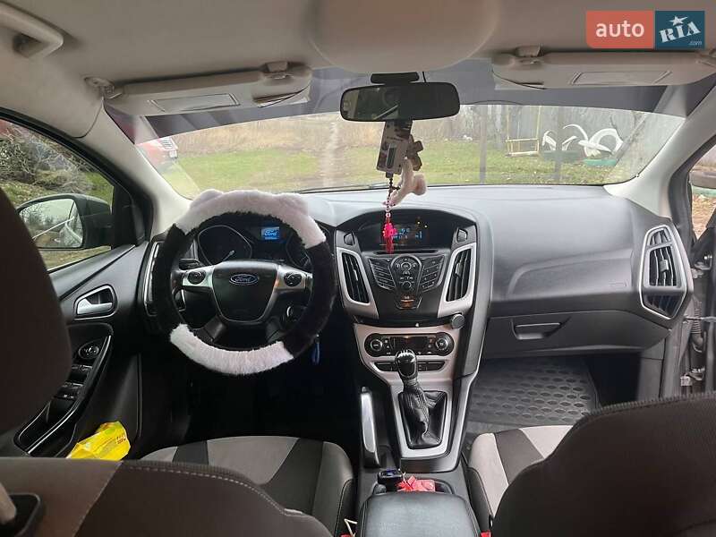 Хэтчбек Ford Focus 2013 в Краснограде