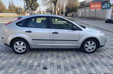 Хэтчбек Ford Focus 2006 в Новой Одессе