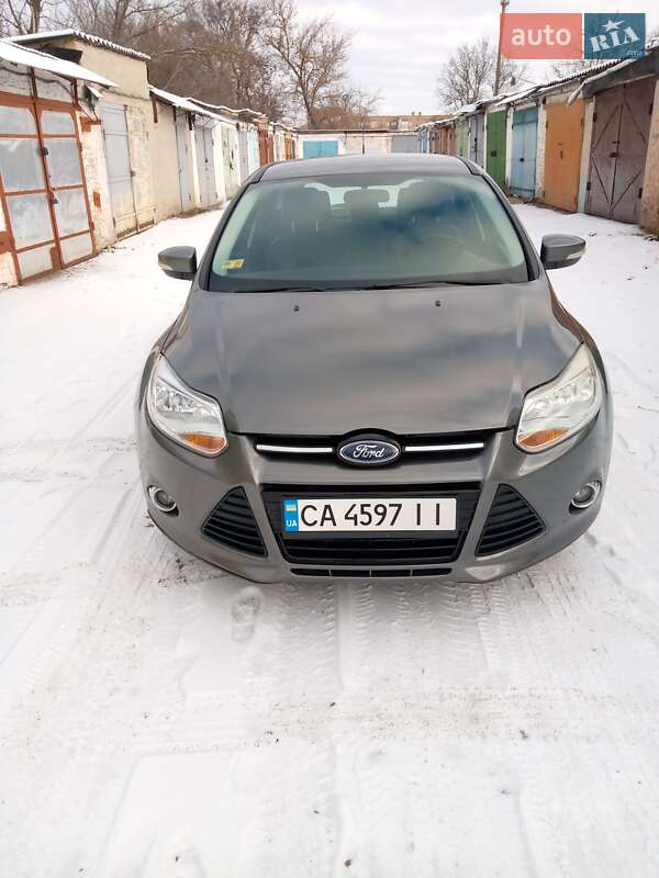 Хэтчбек Ford Focus 2012 в 