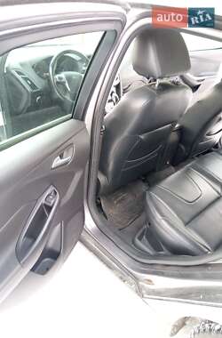 Хэтчбек Ford Focus 2012 в 