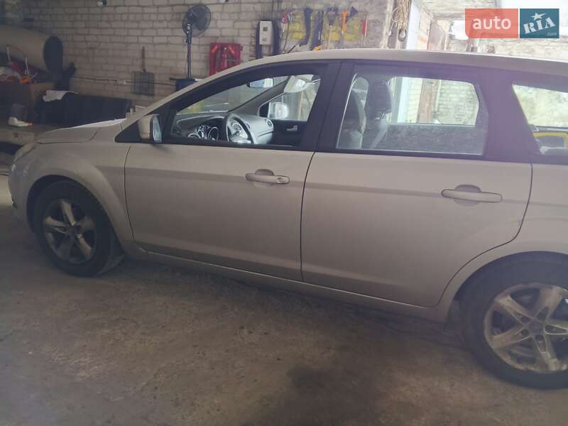 Универсал Ford Focus 2010 в Днепре