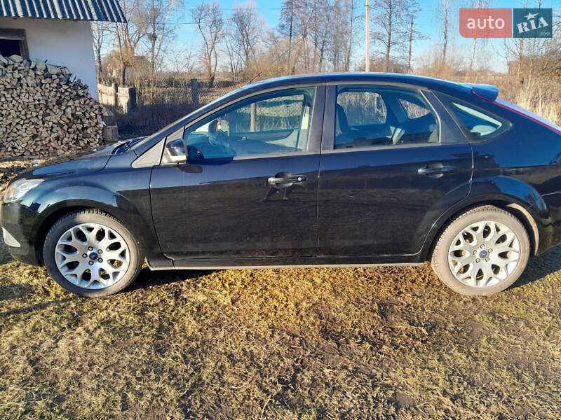 Хэтчбек Ford Focus 2008 в Великих Мостах