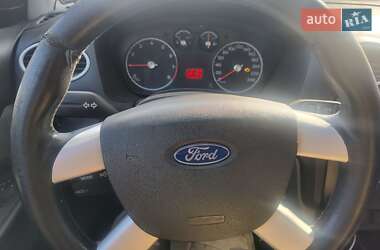 Хэтчбек Ford Focus 2010 в 