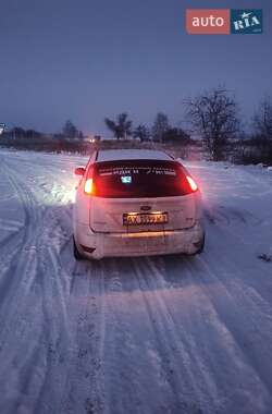 Хэтчбек Ford Focus 2010 в 
