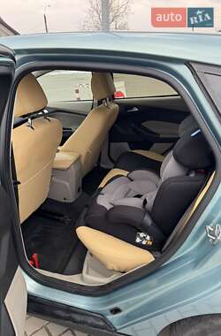 Хэтчбек Ford Focus 2012 в 