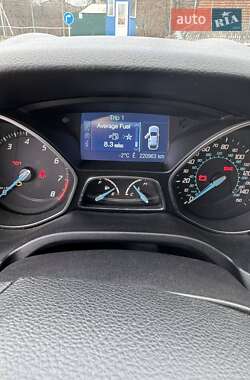 Хэтчбек Ford Focus 2012 в 