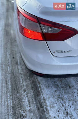 Седан Ford Focus 2011 в 